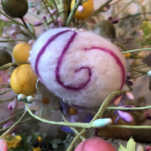Handmade needle felted Easter egg collectable spring decoration - Picture 3 of 6